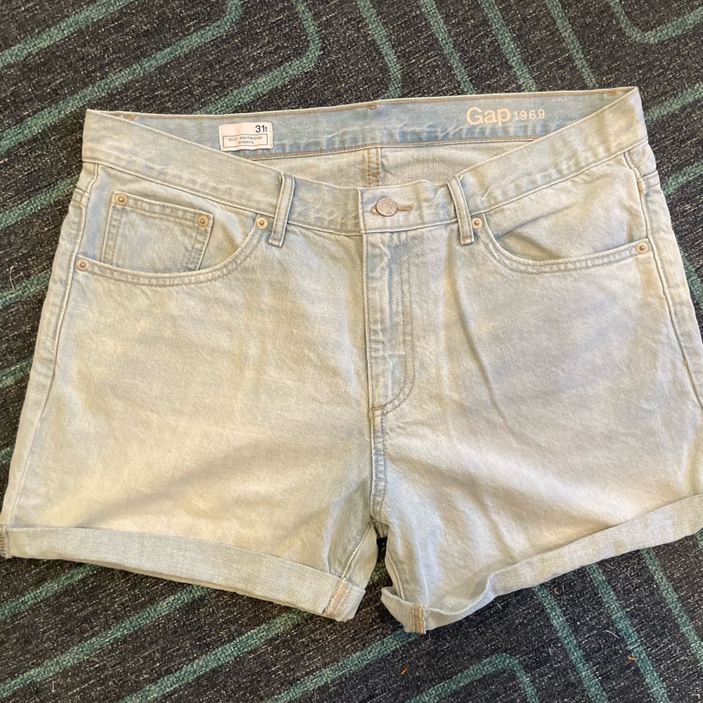 GAP 1969 sexy boyfriend denim shorts.  Size 31 Tall (size 12)